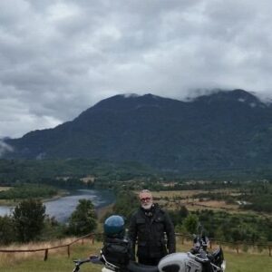 Sergi Arola Instagram - Seguimos recorriendo la Carretera Austral con la nueva Triumph Scrambler 1200 X 

@officialtriumph #ForTheRide #Scrambler #Scrambler1200 #CarreteraAustral
