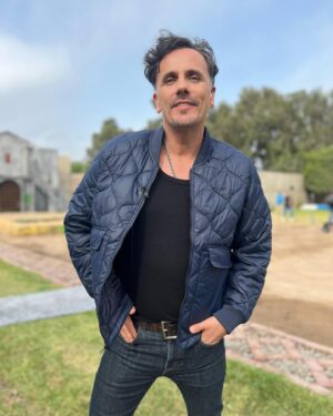 Sergio Lagos Instagram - Así avanza las aventuras y desventuras de la realización de @ganaroservir aquí en Lima. 🇵🇪 ⭐️⭐️⭐️

Seguimos jugando, creando e intentado entregarles el mejor show de tele realidad de la televisión chilena. 🇨🇱 

Muchas gracias por toda la altísima fidelidad de estos días.  Un gran abrazo para ustedes y un gran abrazo también al equipo de @perryelliscl ❤️ siempre junto q nosotros !!!!

📷 @marcebadilla