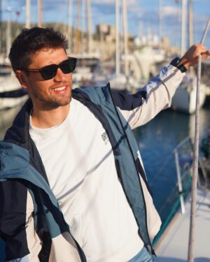 Serhan Onat Instagram - Sezonumuz başlıyo…☀️⛵️🤌🏼