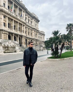 Serhan Onat Instagram - Ciao 2023 🎄🥂