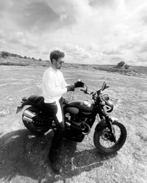 Serhan Onat Instagram - @triumph_turkiye 🏍️💨
