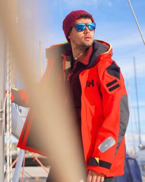 Serhan Onat Instagram - İlkokul defterlerimde çizerdim, rotam çizginden hiç şaşmadı. Artık beraberiz. Durduruyoruz ve ilerliyoruz… Hoşgeldin⛵️💙⚓️ #pause 
📸: @emrecelikkan_