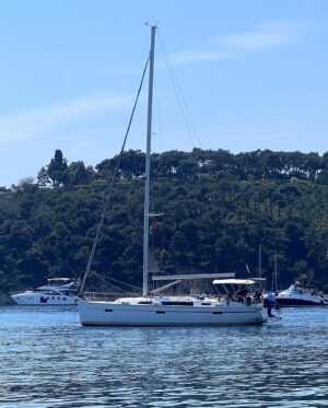 Serhan Onat Instagram - Hep gez hep keyif olmuyor :) Denizciliğin keyfi kadar zahmeti de var… Ama İstanbul’u böyle yaşamak diye bir gerçekte var… 💙⚓️⛵️