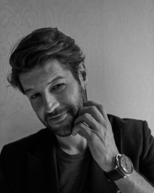 Serhat Teoman Instagram - @robbreporttr Mart sayısı..
Bu keyifli çekim için herkese teşekkürler 👊🏼

Röportaj @gulaykoc_rr 
Fotoğraflar @ermanistahli 
Styling @zeynsoylu 
Styling asistanı : Cemre sungur
Makyaj @alicavdiir 
Saç @yunusdever 
Video @umutsakallioglu 
Video asistanı : Dilara aşçı
Mekan @cpkempinski

Teşekkürler @yaseminozbuduntm 
@iletisimdeposu