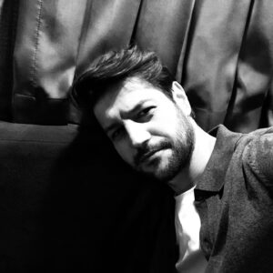 Serhat Teoman Instagram - Beklemek lazım bazen 👍🏼