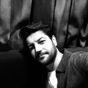 Serhat Teoman Instagram - Beklemek lazım bazen 👍🏼