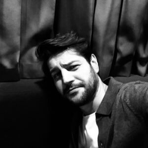 Serhat Teoman Instagram - Beklemek lazım bazen 👍🏼