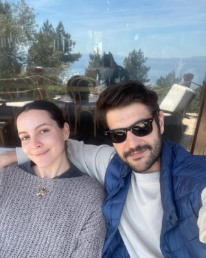 Serhat Teoman Instagram - Bir takvim yaprağı daha koparttın bugün . Daha nicelerini burusturup atalım birlikte. İyi ki doğdun.
