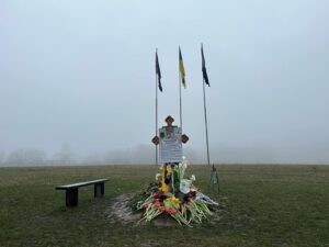 Serhiy Zhadan Instagram - Цього дня, два роки тому загинув Георгій Тарасенко, Жора, командир підрозділу «Фрайкор», який звільняв Харківщину. Відтоді кожна весна - це, зокрема, і згадка про Жору. Так само, як і про всіх тих, хто щоденно відходить, витворюючи своїми життєписами та біографіями нашу нову реальність - наповнену болем, пам‘яттю і вірою. 

Холодний Яр сьогодні дощовий, похмурий, але сильний.
Спочивай із миром, Друже.