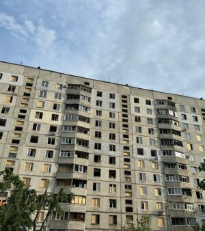 Serhiy Zhadan Instagram - Харків щоденно обстрілюють. Б’ють по житловій забудові, гине мирне населення. Самі росіяни, вдаривши по черговій багатоповерхівці, радісно пишуть про враження військових об‘єктів. Харківський волонтерський фонд Добробат лагодить пошкоджені будинки, допомагає тим, хто дослівно залишився без вікон і дверей. 

Останнім часом у добробатівців багато роботи і вони потребують нашої підтримки, аби забезпечити себе паливом, розхідними матеріалами, інструментами. 

Буду вдячний усім за підтримку чи поширення інформації - люди справді роблять дуже важливу роботу.

Ось реквізити:

🔗Посилання на банку
https://send.monobank.ua/jar/8t4QFKrQpL

💳Номер картки банки
5375 4112 1763 3390