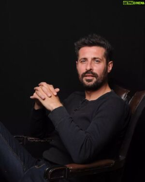 Serkan Kuru Instagram - #gönüldağı sezon finaliyle bu aksam @trt1 de.. Omuz veren herkese ve siz degerli izleyenlere sonsuz sevgiler, tesekkurler 😎🧿 gorusmek uzere 😏
Photo : @amuratarik 😏