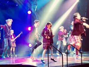 Serrana Su-Ling Bliss Instagram - Throwback Christmas Eve performance 2019! Can’t believe this was already 3 years ago since I played Summer Hathaway in the final Westend cast of SoR. Blessed to have shared this amazing experience with so many wonderful people! Miss you all and wishing everyone a rockin’ Christmas! #schoolofrock #schoolofrockuk #summerhathaway  #gillianlynnetheatre #newlondontheater #westendtheatre #musicals