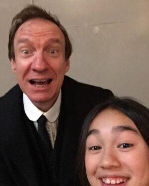 Serrana Su-Ling Bliss Instagram - I’m more bite than bark…😂😂😂 #enolaholmes2 #davidthewlis #actionscene #behindthescenes #milliebobbybrown