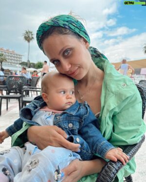 Sertan Erkaçan Instagram - “öyle bir üfle ki tüm dileklerin gerçek olsun” diyeceğim ama ilerlediğinde en büyük dileğinin gerçek olduğunu görüyorum 🙏 Çok yakıştınız birbirinize, iyi ki varsın, iyi ki doğdun, yol arkadaşım, canım, sefgülülerim 😂
Nice güzel güldüğün yaşların, yaşlarınız, yaşlarımız olsun ❤️ sizi seviyorum…
Haaanım 😍