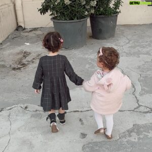 Sertan Erkaçan Instagram - İlk gösteri dump 😂 
 Hazırlandı, ablalarının arasına karıştı, selam sırasına girdi, gösterisini izledi, anasının kızı oldu, en yakın arkadaşıyla 20 sene sonra tekrarlayacağı pozu verdi😎
Tebrikler @meliserkacan yine döktürmüşsünüz 😎
Tam bir anasının kızı! Belli oldu 😂