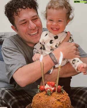 Sertan Erkaçan Instagram - Hoşgeldin 37!
Geriye kalan 35.5, kusura bakmayın siz de ayrı özeldiniz ama bu yanımdaki fıstık son kulvarda yaşadığım her bir günüme başka bir anlam kattı🥰😎
Çok bişey istemiyorum bi bu kadar daha yeter bana 😂