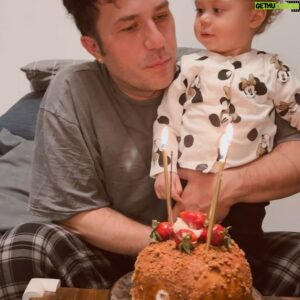 Sertan Erkaçan Instagram - Hoşgeldin 37!
Geriye kalan 35.5, kusura bakmayın siz de ayrı özeldiniz ama bu yanımdaki fıstık son kulvarda yaşadığım her bir günüme başka bir anlam kattı🥰😎
Çok bişey istemiyorum bi bu kadar daha yeter bana 😂