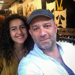 Şevket Çoruh Instagram - Her babanın arkasında güzel bir kızı olsun @gulenaycoruh