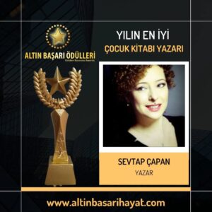 Sevtap Çapan Instagram - Lay lara lay lara lay lay lara lay lay lay... Çook mutluyum! 
Bu gece ödül törenimiz var, a dostlar! 

Bir kez daha Yılın En İyi Yazarı Ödülü"ne layık görülmüşüm. Bu kez Çocuk Kitabı Yazarı kategorisinde... Bu ünvana değer görülmek inanılmaz heyecanlı ve gurur verici bir duygu...

Teşekkürümü ödülüm elimdeyken edeyim değil mü Stan? 

Yine de bir ön teşekkürle düşünen, emeği geçen, değer veren herkese selam ederim. 
❤️
🏆
#altınbaşarıödülleri #yılıneniyiyazarı #çocukkitabıyazarı
#yazar #sevtapçapan