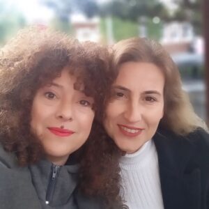 Sevtap Çapan Instagram - Ne harika oldu ama... Bugün beni evden ancak bir kişi daha çıkarabilirdi. 😄😄

"İyi ki varsın!" çikolatamız bitti ama "İyi ki varsın,"duygumuz daim olsun kıymetlim, canım! Aman, maşallah bize! 🧿❤️