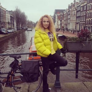 Seyhan Arman Instagram - Haydi kendine iyi bak Amsterdam; zor ama görüşürüz elbet 😉

#amsterdam #ocak2024 #yeniyıl #tatil #hollanda #holiday #turistseyhan #tur #Avrupa #seyhanarman