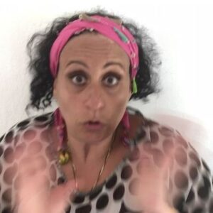 Şeyla Halis Instagram - Diyetteyken envai çeşit tatlılar ikram edilmiştir.
Ben:
.
.
.
#todaymood #gif #mood