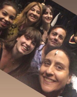 Şeyla Halis Instagram - “Ben ve Benler “ Dünyanın en güzel mesleği ,kendimi bulduğum, içimdeki farklı benlere yaşam kaynağı olan varlık sebebi ve tüm meslektaşlarım , hocalarım, yönetmenlerim günümüz kutlu olsun. Daha nice güzel projelerle perdemiz açık alkışımız bol olsun. #27martdünyatiyatrogünü