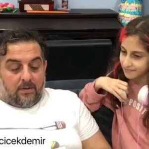 Şeyla Halis Instagram - Baba kız okuma keyfi @selin_cicekdemir @bekircicekdemir