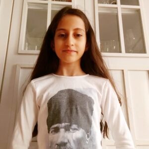 Şeyla Halis Instagram - #23nisanulusalegemenlikveçocukbayramı kutlu mutlu olsun. @selin_cicekdemir @bekircicekdemir 🇹🇷🇹🇷🇹🇷🇹🇷🇹🇷🇹🇷🇹🇷🇹🇷🇹🇷🇹🇷