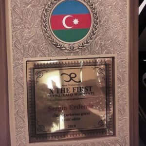 Sezgin Erdemir Instagram - Bu yıl 10'uncusu düzenlenen, kendi branşlarında senenin en iyilerine verilen The First Ödülleri'nde; bu ödüle layık görülmüş olmaktan gurur duyuyor ve hem Azerbaycan Türkleri'ne hem de bu töreni yıllardır özveriyle gerçekleştiren @xeyalrzaofficial 'a teşekkür ediyorum. En kısa zamanda tekrar görüşmek üzere. #thefirstmükafatları #baku #azerbaycan #sungurtekin #dirilişertugrul

Video credit: @mertdemir2
