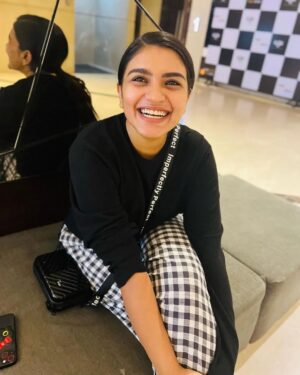 Shabana Shahjahan Instagram - 🖤Just an oily hair and big smile 😅🖤

PC : @janani_ashokkumar