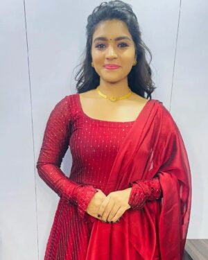 Shabana Shahjahan Instagram - ❤✨❤✨❤✨❤✨❤✨

Dress 👗: @vkfashion2018 
Jewellery : @methurna_collections
