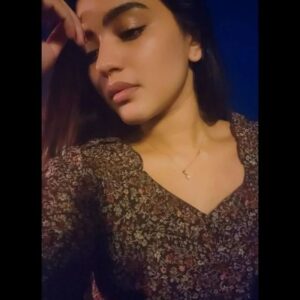 Shabana Shahjahan Instagram - Parakka parakka thudikkuthey 

Palaga palaga pudikkuthey

Palaya ranangal marakkuthey 

Pen thogai varuduthey @its_shabana_ ✨♥️🧚‍♀️