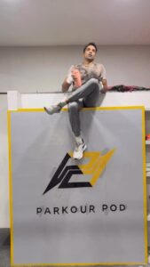 Shabeer Kallarakkal Instagram - #process #backtogrind  #joysoflittlethings 
Slowly getting back to some routine 🐒🐒🐒
@parkourpaiyan @parkourpod @chennaiparkour_official 

#actor #entertainer #hospitalclowm #athlete #parkour#movements #outdoortraining #training #workout #fitnessjourney #joyoflife