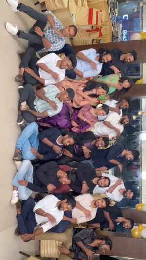 Shabeer Kallarakkal Instagram - #parkour fam ❤️❤️ 
This energy is infectious ❤️❤️❤️
@vishwa_chennaiparkour @ramya_yukathi @vishal_cpk @parkourpaiyan @porkalai_maanavan @aravindan_aare sushmaamasa @priya_rathnakumar @username_is_dani @wikki_itsme @jambukeswaran.mohan @dhinakarameganathan @loki_mannnnn @prathapcm @vishalastrodon @ramdeadshot @solo_man_._ 

#love #wedding
