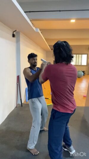 Shabeer Kallarakkal Instagram - Integrating Martial arts and Parkour. 

Thank you @porkalai_maanavan @vishal.cpk @parkourpaiyan @vishwa_chennaiparkour @chennaiparkour_official for formulating a kickass training schedule to my requirements ⚡️⚡️⚡️

@parkourpod is a paradise for my training requirements 😀😀😀

#actor #entertainer #training #martialarts #parkour #stunts #cinema