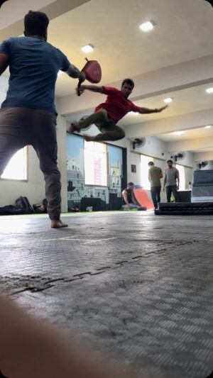 Shabeer Kallarakkal Instagram - #methings Trying to be consistent 😀

@porkalai_maanavan @parkourpod @chennaiparkour_official 

#actor #entertainer #hospitalclown #athlete #dancingrose