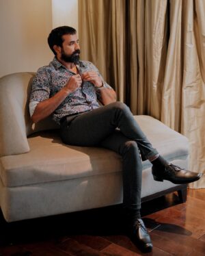 Shabeer Kallarakkal Instagram - Me
#kingofkotha promotions

📸 @sbk_shuhaib 

#actor #entertainer #hospitalclown #athlete
