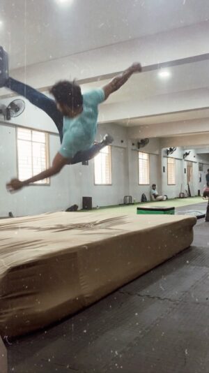 Shabeer Kallarakkal Instagram - Back to the #grind #falls #kicks
@porkalai_maanavan @parkourpod @chennaiparkour_official 

#actor #entertainer #hospitalclown #martialarts #kicks #training #consistency #showupandtrain