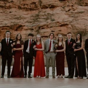 Shae Bennett Instagram - Junior Prom was so much fun with an amazing date and of course, incredible group! #snowboarding #juniorprom #schooldance #groupdate