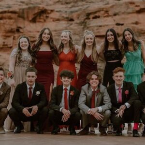 Shae Bennett Instagram - Junior Prom was so much fun with an amazing date and of course, incredible group! #snowboarding #juniorprom #schooldance #groupdate