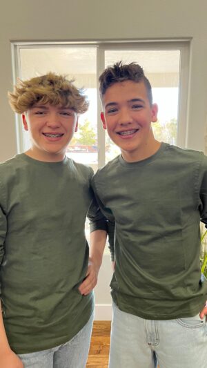 Shae Bennett Instagram - Are these twin brothers or friends? 
@lukeparkernelson & @shaebbennett ROCKED our Twin video!