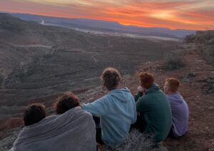 Shae Bennett Instagram - beautiful hike at 6:30 with some of my favorite people on the planet!! 🫶🏽🫶🏽#hiking #sunset #springbreak #friends #sunrise