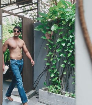 Shagun Pandey Instagram - Itni mehnat se bigaada hai khudko …
jaiyee aap kisi aur ko seedha kijiye 🫦😎