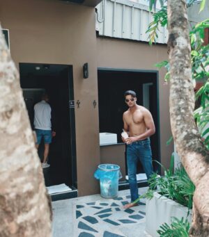 Shagun Pandey Instagram - Itni mehnat se bigaada hai khudko …
jaiyee aap kisi aur ko seedha kijiye 🫦😎