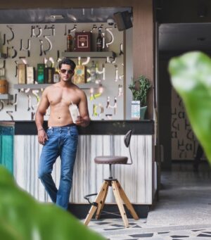 Shagun Pandey Instagram - Itni mehnat se bigaada hai khudko …
jaiyee aap kisi aur ko seedha kijiye 🫦😎