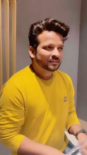 Shahid Mallya Instagram - at Rehman Sir’s Mumbai Studio..
Shauq is always in my mind
Love you all for your love for “Shauq”❤️❤️❤️
#shauq #shahidmallya
#amittrivedi sir #varungrover #anvitadutt #babilkhan #triptidimri #swanandkirkire #sireeshabhagavatula #qala