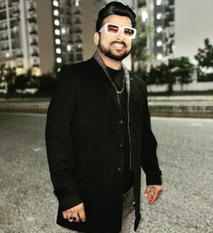 Shahid Mallya Instagram - #lucknow 
#shahidmallyalive 
#music
 #food 
#weather 
#awesome
#hassnachle 
#udtapunjab