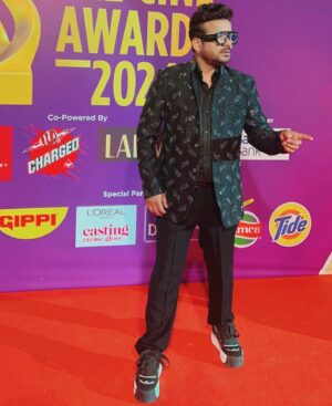 Shahid Mallya Instagram - Haanji All
Had Great time At #zeecineawards2024 
And I’m congratulating @kumaarofficial for winning best lyricist Award  for #chaleya  #jawan

.
.
.
#shahidmallyasinger #shahidmallya