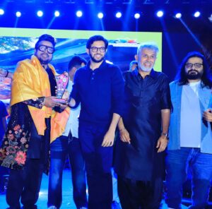 Shahid Mallya Instagram - Haanji All
Here is Some glimpses from a recent event that took place in Mumbai.
With Honourable #adityathakrey #samirdesai @ipritamofficial sir 
#raunakdesai and @varunbidye 
.
.
#shahidmallya #shahidmallyaworld #shahidmallyasinger #shahidmallyaonmic #shahidmallyaunpluggedlive
Special thanks to 
@lakmefashionwk @bespokewala 
@bespokewala_by_himaliraj @bespokewala